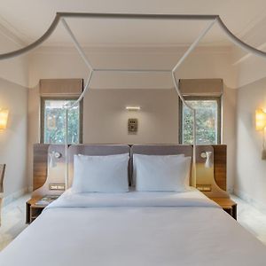 Zimmer mit Kingsize-Bett